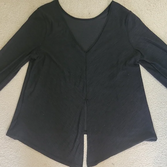 Old Navy Women's Dark Blue Long Sleeve Tee - Picture 4 of 4